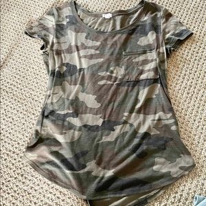 camo top. tie front crop top